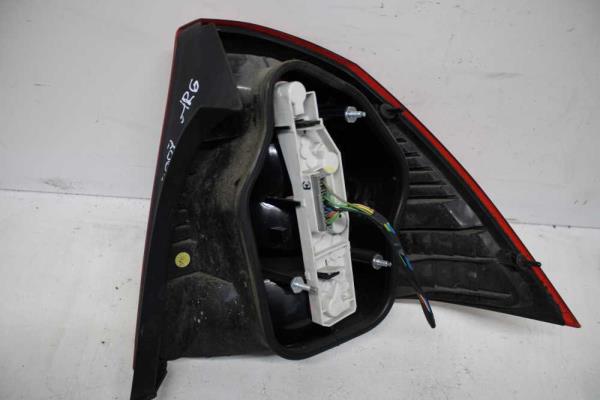 FEU ARRIERE GAUCHE FORD FOCUS 4 PORTES 11/2004-1/2008 - Vue 2